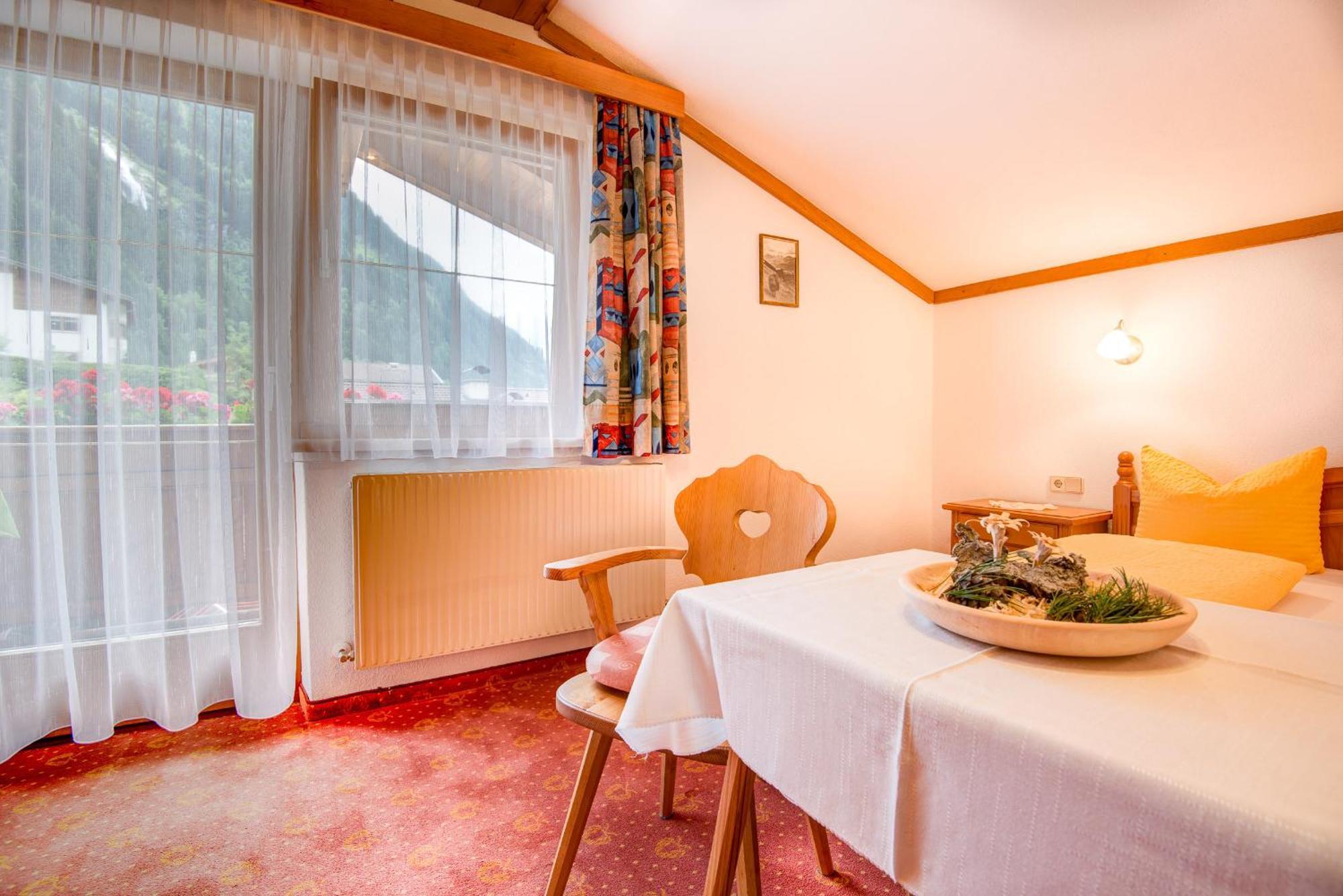 Haus Gleinser - *